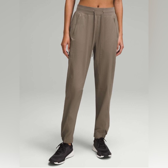 NWOT Lululemon License to Train High-Rise Pant Nomad